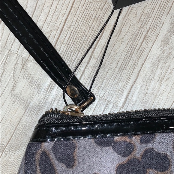 🌼🌼Makeup bag🌼🌼 - Picture 4 of 5